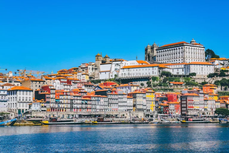 Os melhores bancos para expatriados em Portugal: Comparação das principais instituições financeiras
